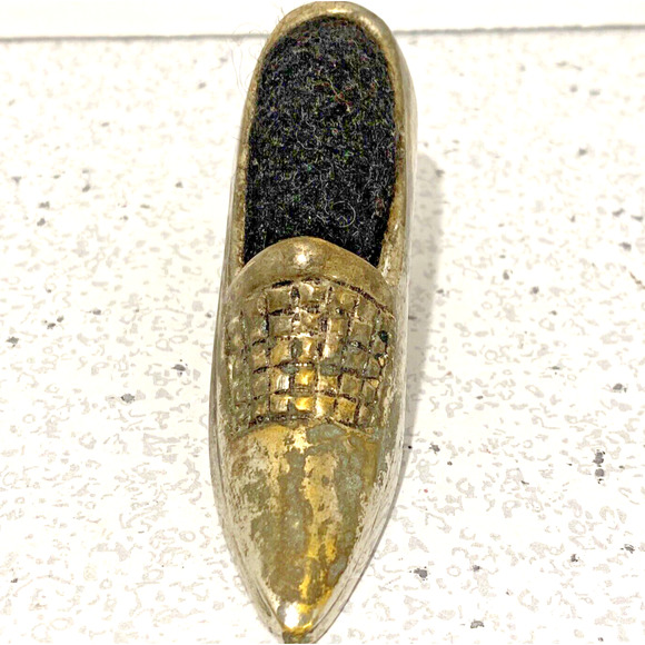 Silver Pin Cushion Victorian Shoe Shaped Sewing Tool Vintage Metal Collectible - Picture 2 of 9